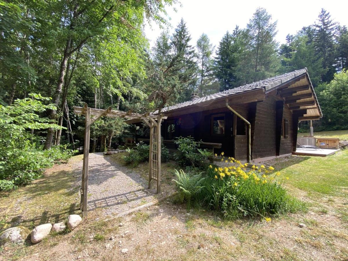 Le Fishing Lodge Chalet En Bois Avec Bain Nordique لابْريسْ المظهر الخارجي الصورة